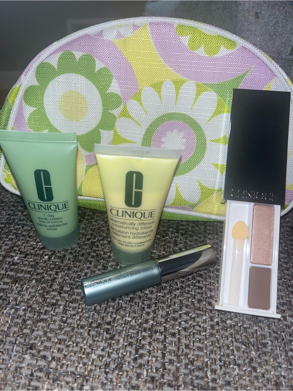 New Clinique 4 Piece w/Cute Pouch
